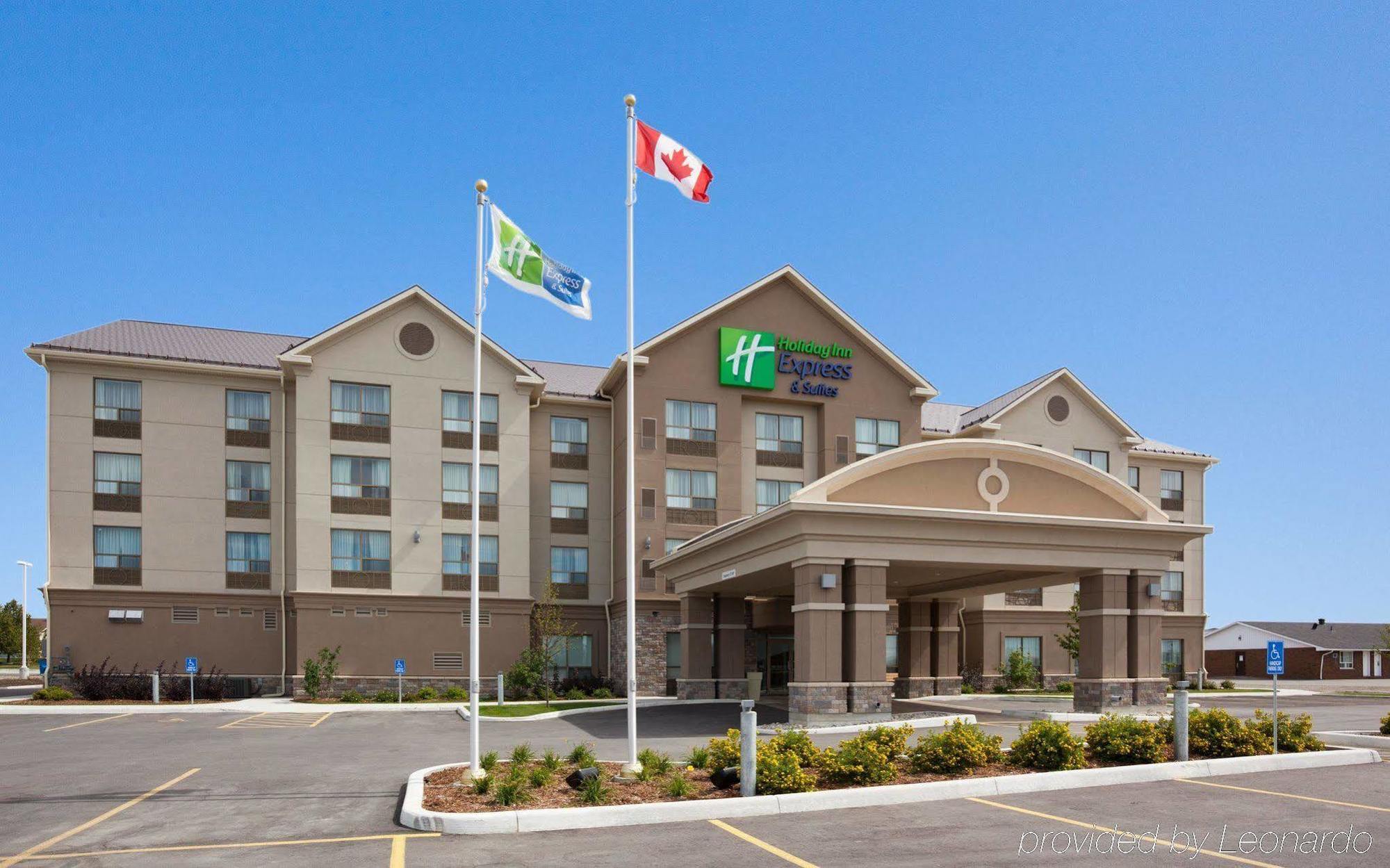 Holiday Inn Express & Suites New Liskeard Экстерьер фото