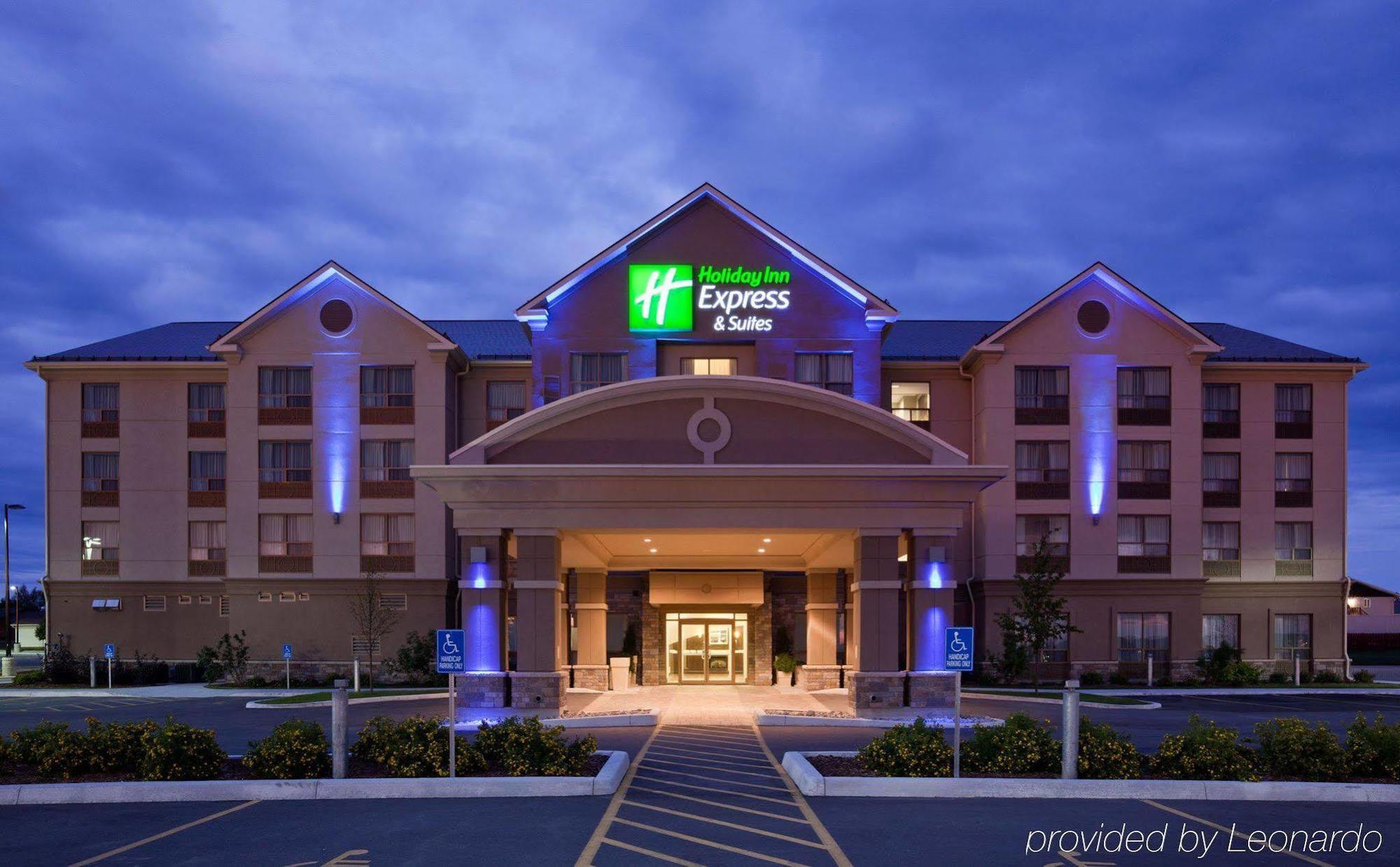 Holiday Inn Express & Suites New Liskeard Экстерьер фото