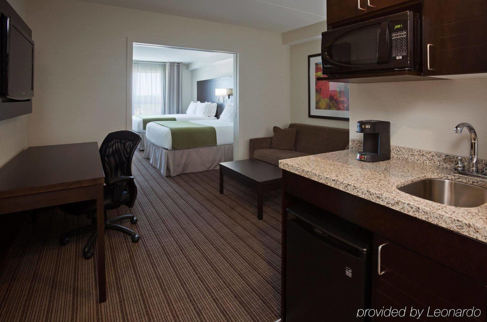 Holiday Inn Express & Suites New Liskeard Экстерьер фото