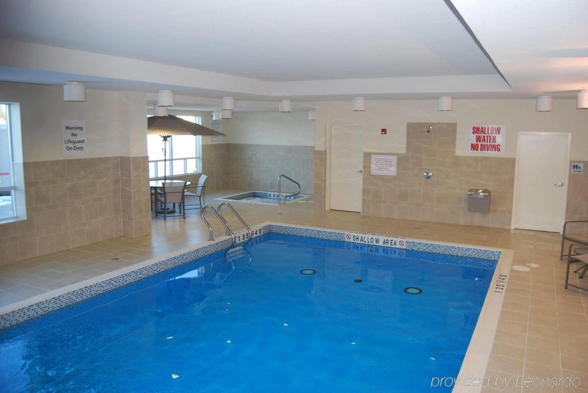 Holiday Inn Express & Suites New Liskeard Экстерьер фото