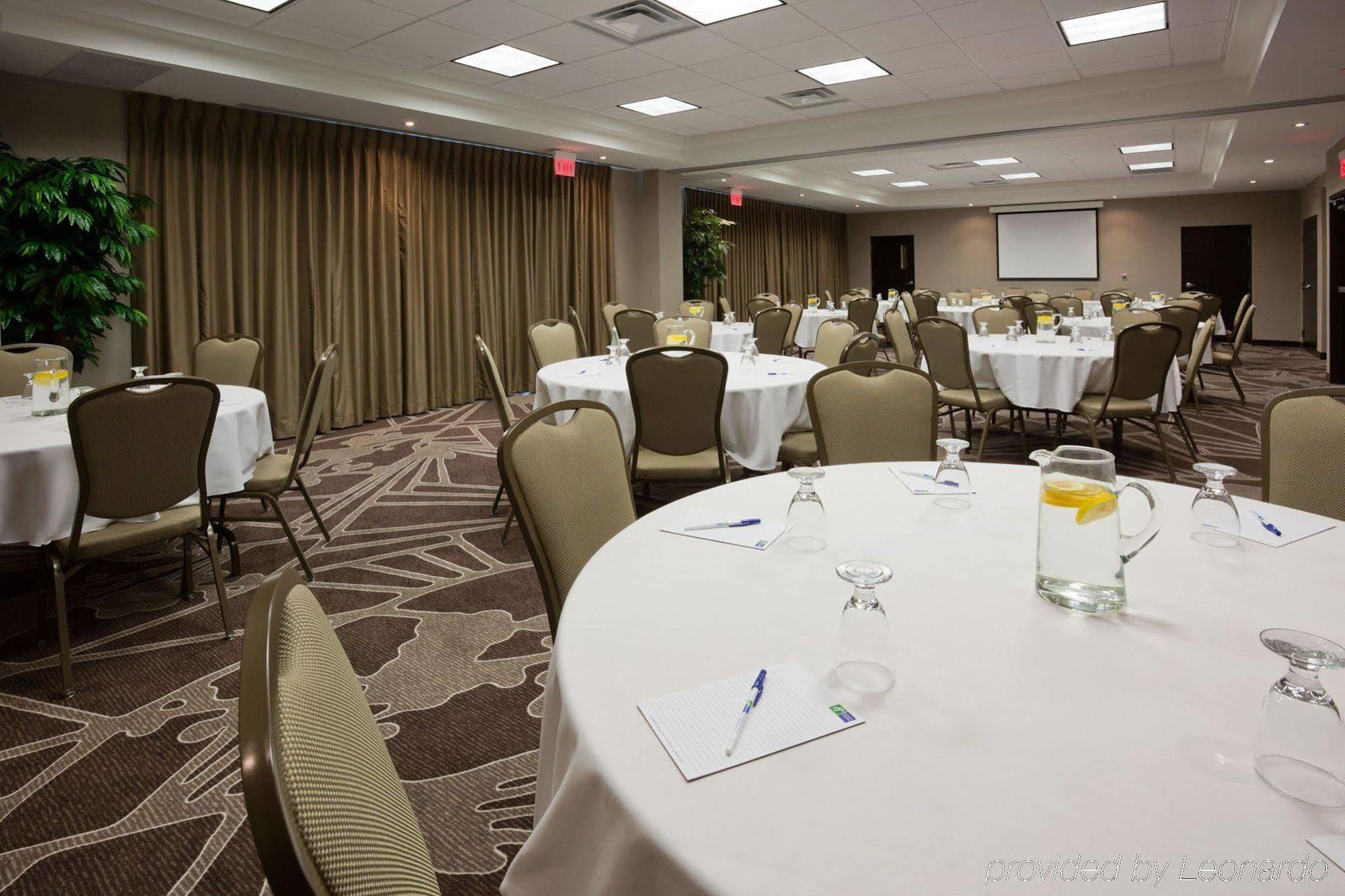Holiday Inn Express & Suites New Liskeard Экстерьер фото